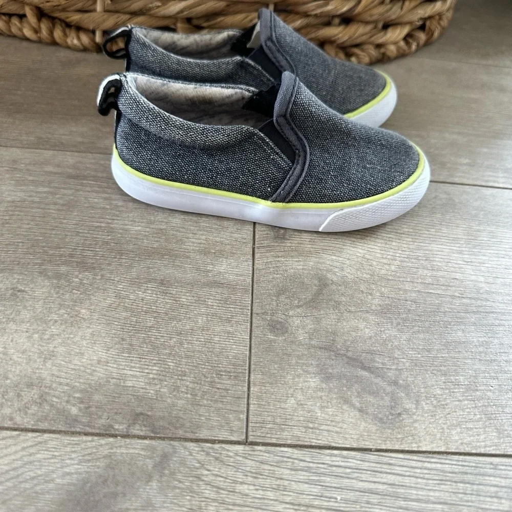 Cat & Jack Toddler Boys Slip-On Sneakers Size 7 Modern Design